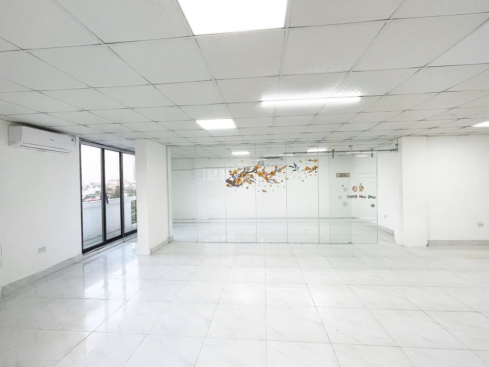 Văn phòng cho thuê tại Nguyễn Xiển, Thanh Xuân 90m² - Không gian thoáng đãng, tiện nghi hiện đại!