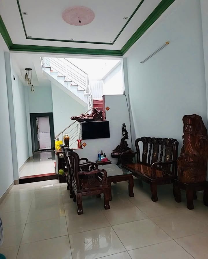 Nhà cho thuê Hương Lộ 3, Bình Tân 64m² giá chỉ 9 triệu - Không thể bỏ qua!