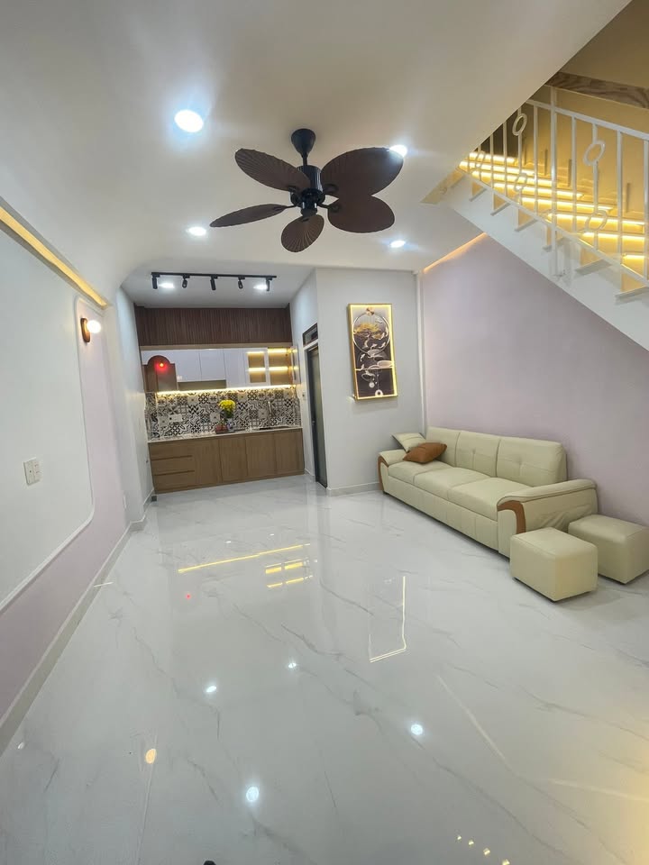 Nhà cho thuê Ông Ích Khiêm, Quận 11, 28m² giá 9 triệu - Sẵn sàng vào ở!