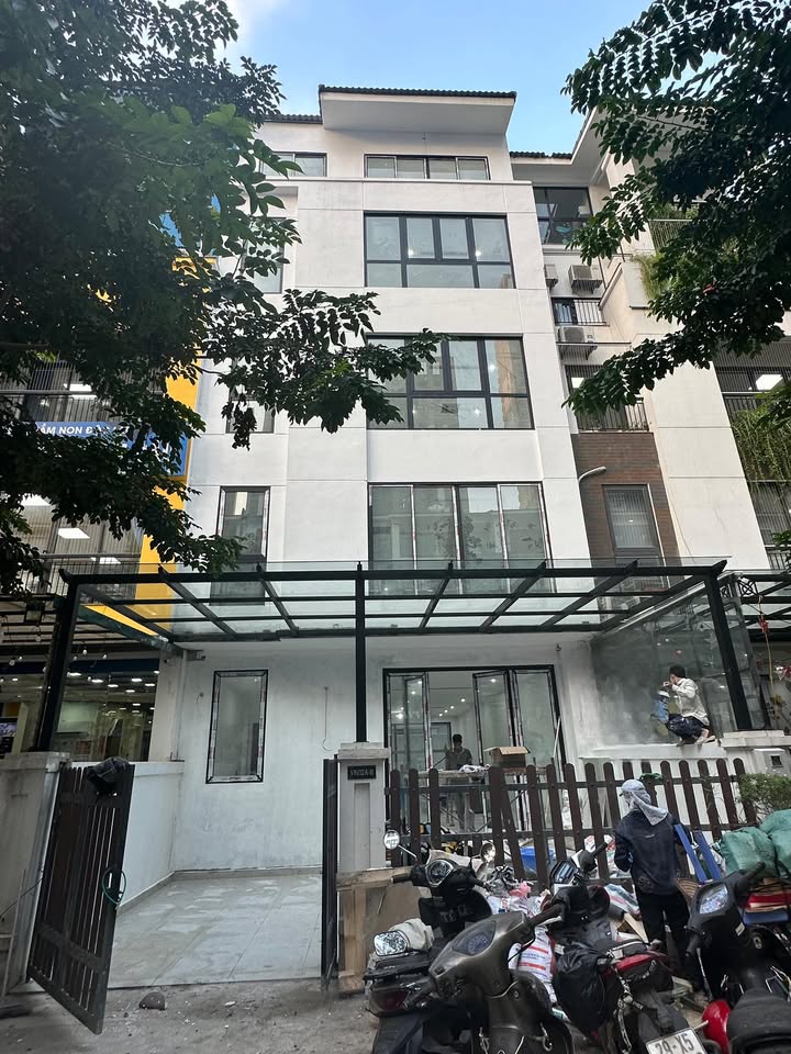 Nhà cho thuê Hoàng Thành Mỗ Lao 140m² 5 tầng thang máy - Vị trí kinh doanh đắc địa!