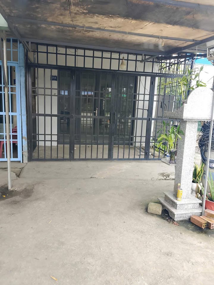 Nhà mặt tiền Phạm Hùng, Trung An, Mỹ Tho, 64m² chỉ 3.5 triệu/tháng - Thích hợp vừa ở vừa kinh doanh!