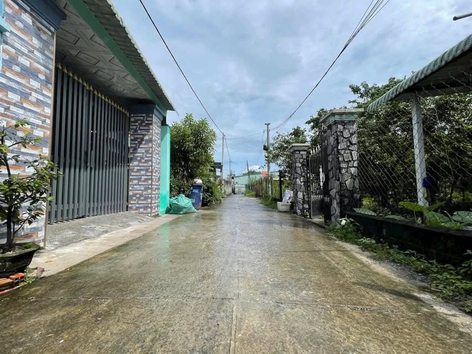 Nhà phố Củ Chi 105m² giá 2.35 tỷ - Sân ô tô rộng rãi!