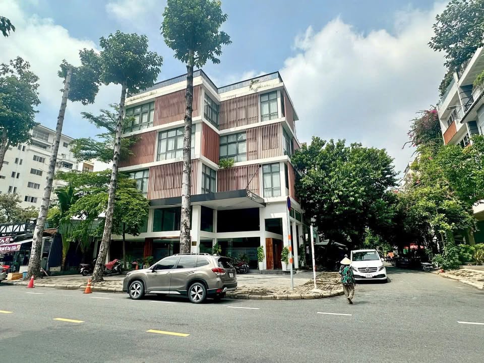 Cho thuê tòa nhà góc 2 mặt tiền Đặng Đại Độ, Quận 7, 222m² - Vị trí đắc địa, thiết kế hiện đại!