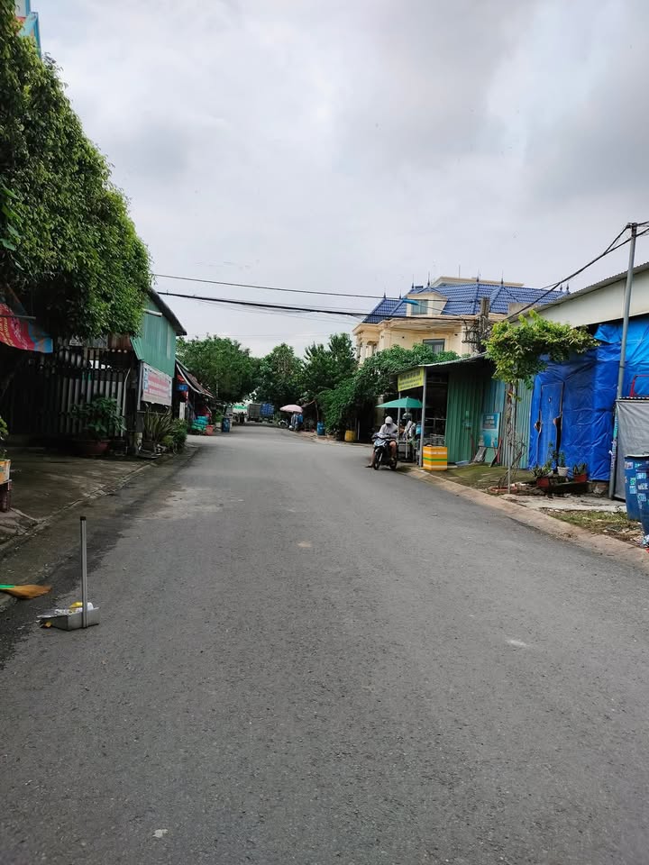 Đất KDC Đông An Dĩ An 300m² giá 8.3 tỷ - Đường nhựa thông thoáng!