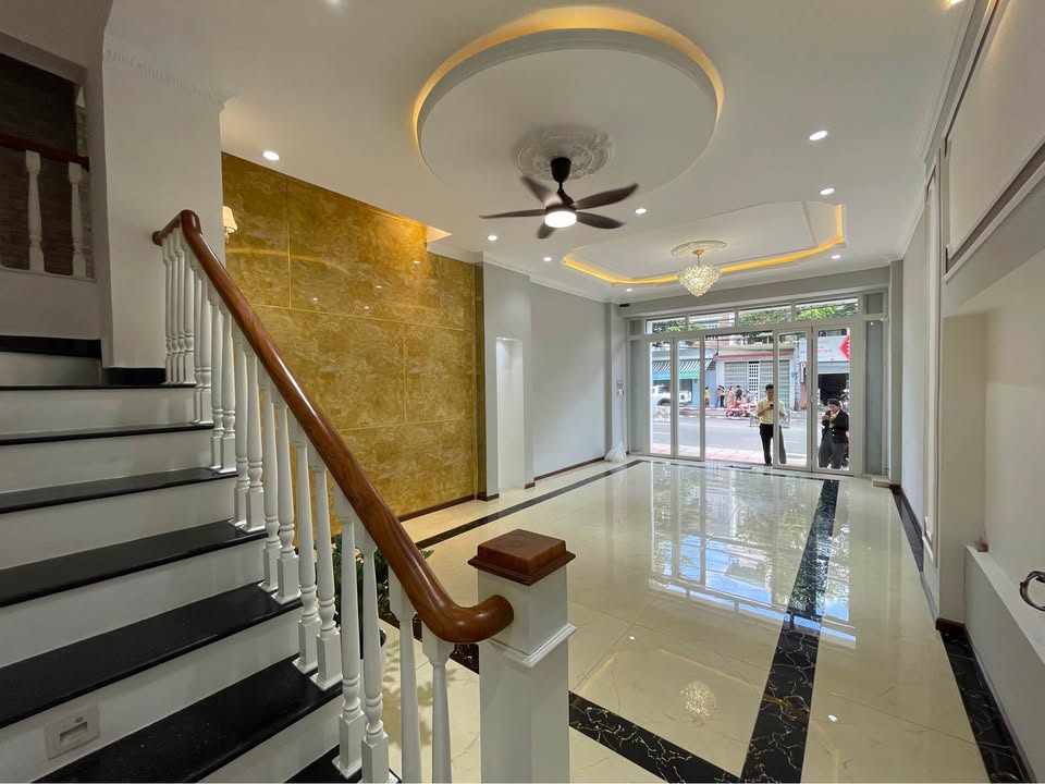 Bán nhà mặt tiền Lê Hồng Phong 72m² giá 6.84 tỷ - Nhà đẹp, hiện đại, vị trí đắc địa!