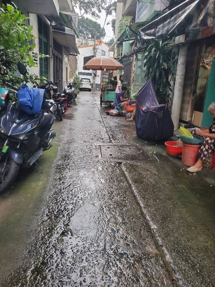 Nhà riêng Hẻm xe hơi Lãnh Binh Thăng Quận 11 70m² giá 7 tỷ - Tiện xây mới!