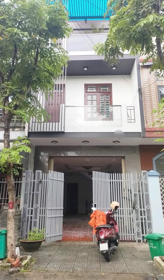 Nhà 3 tầng mặt tiền Phan Đăng Lưu, Đà Nẵng - 100m² - Cho thuê chỉ 15 triệu/tháng!