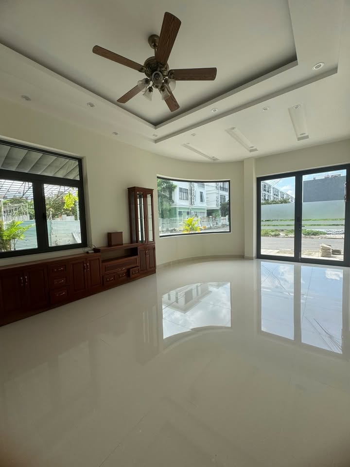 Shophouse cho thuê 2 mặt tiền tại khu shophouse Nguyễn Sinh Sắc - 116.5m² giá 25 triệu/tháng