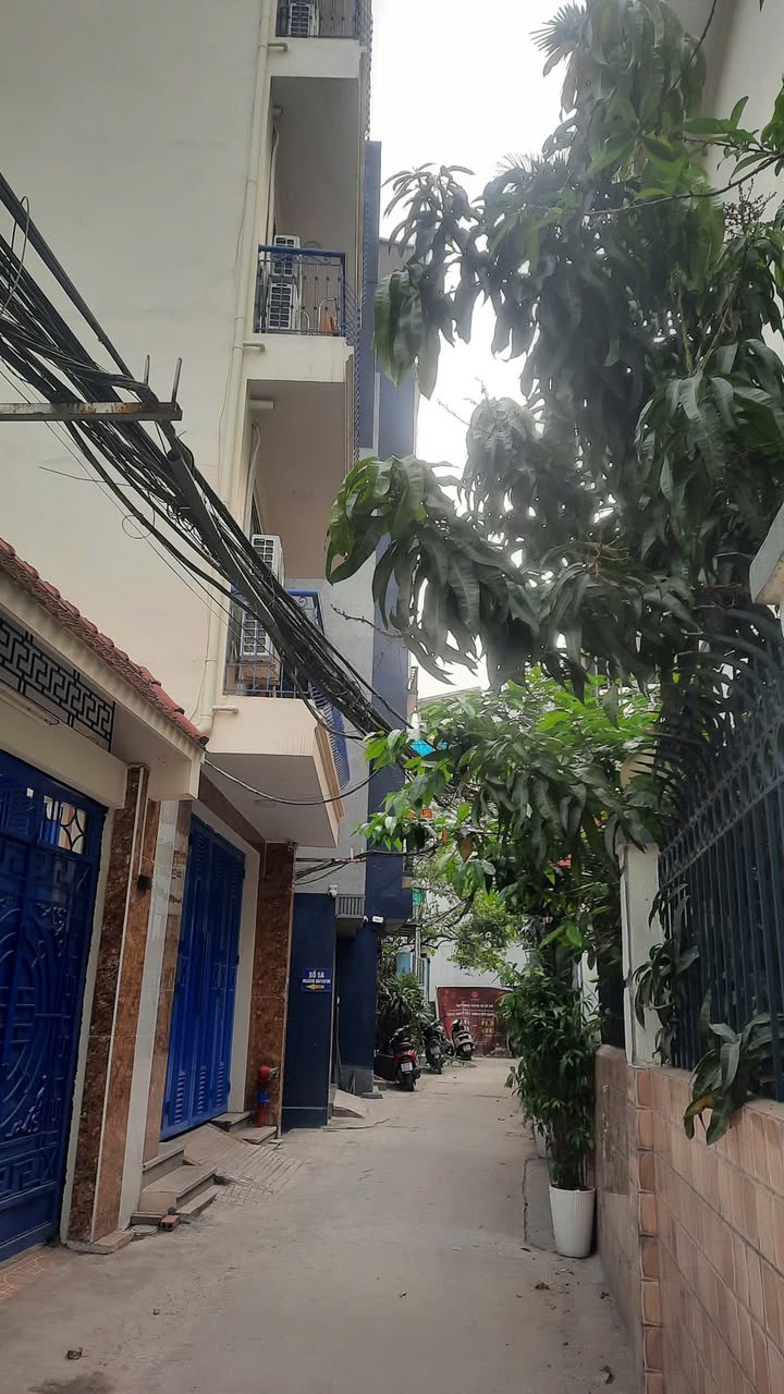 Nhà 6 tầng Cổ Linh, Long Biên 12m² - Vị trí trung tâm, ô tô đỗ cửa!