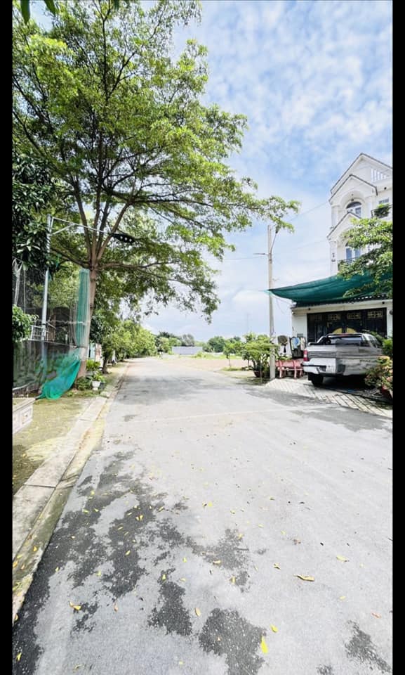 Nhà 3 tầng Hiệp Thành, Q12, 140m² giá 6.55 tỷ - Sân đậu xe ô tô rộng rãi!