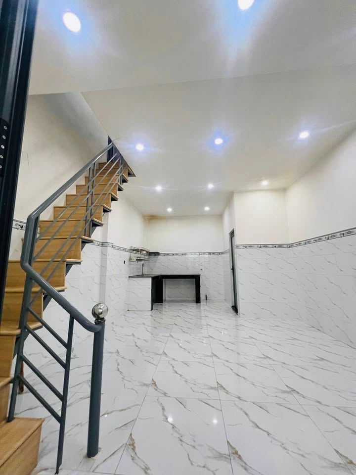 Nhà đẹp Bà Điểm 28m² giá 1.05 tỷ - Gần chợ tiện lợi!