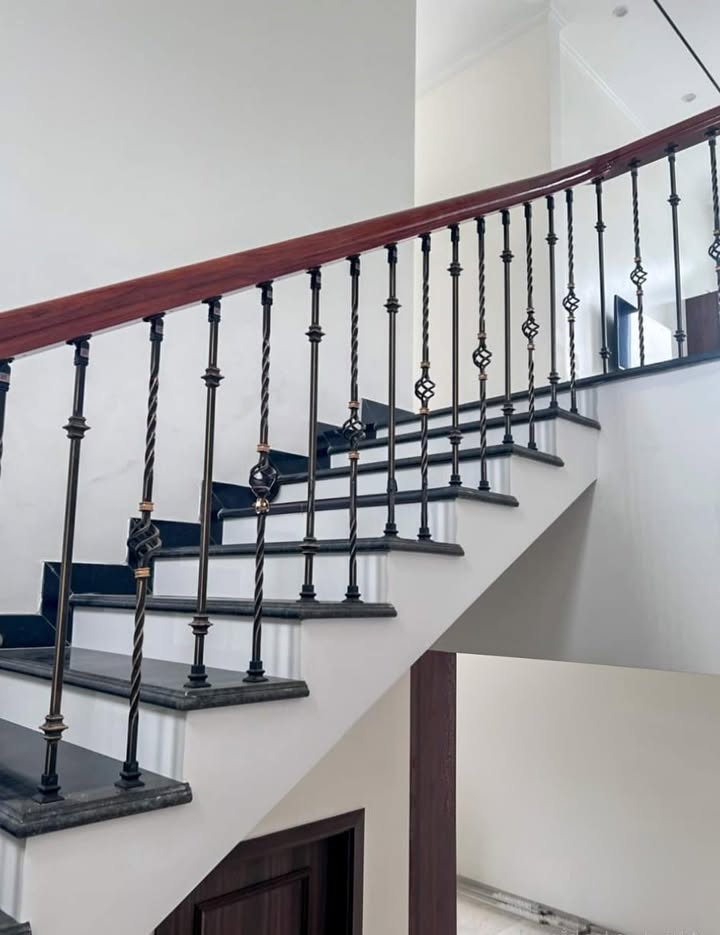 Nhà mặt tiền cho thuê tại Chùa Láng, Đống Đa, 106m² giá 34 triệu - Vị trí đắc địa, kinh doanh sầm uất!