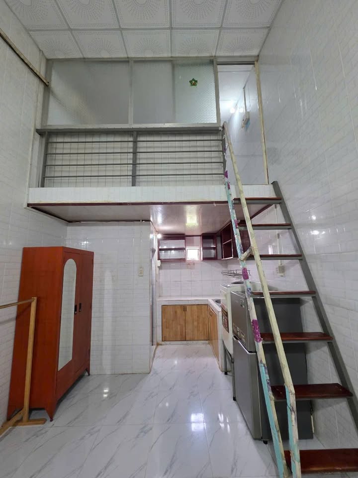 Nhà trọ gác lửng Phú Tân 20m² giá 2.5 triệu - Full nội thất, sẵn sàng vào ở!