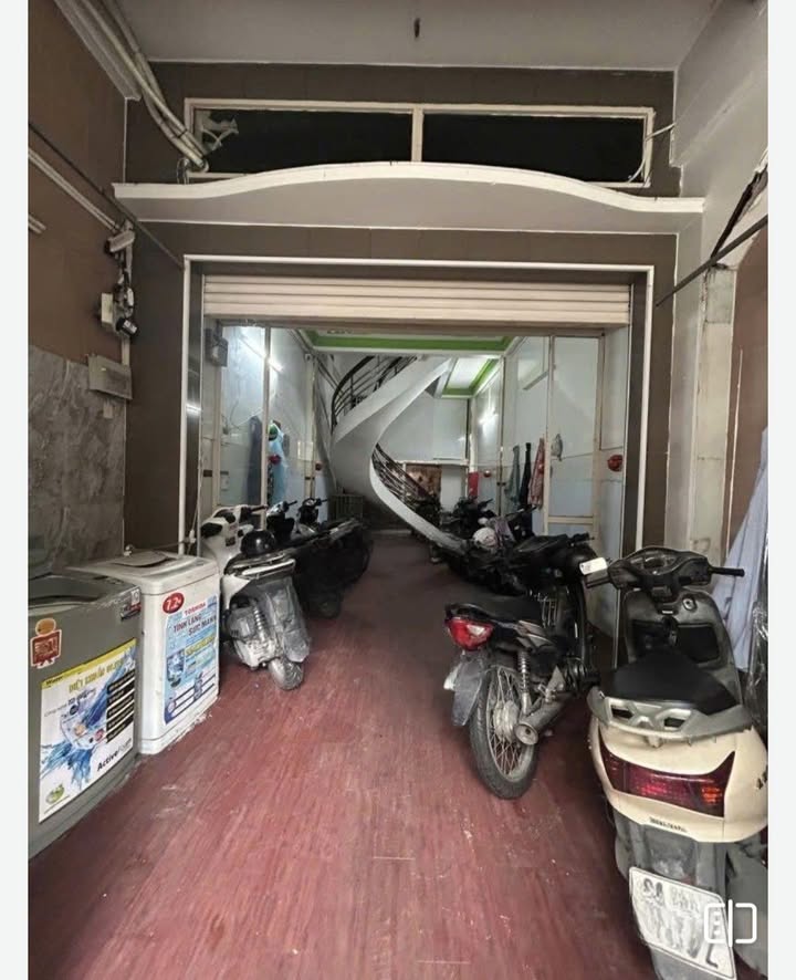 Nhà 3 tầng 12 phòng mặt tiền Lê Lâm, Tân Phú chỉ 9,9 tỷ - Đầu tư sinh lời cao!