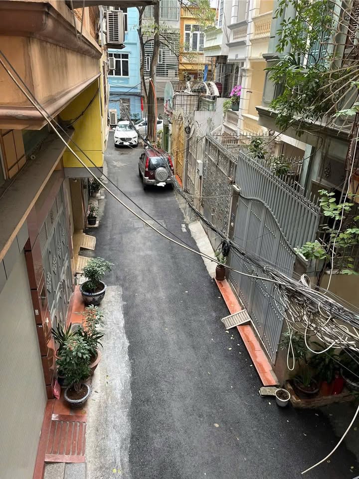 Nhà cho thuê ngõ ô tô Nguyễn Trãi, Thanh Xuân 30m² - Phù hợp cho nhóm làm việc hoặc gia đình!