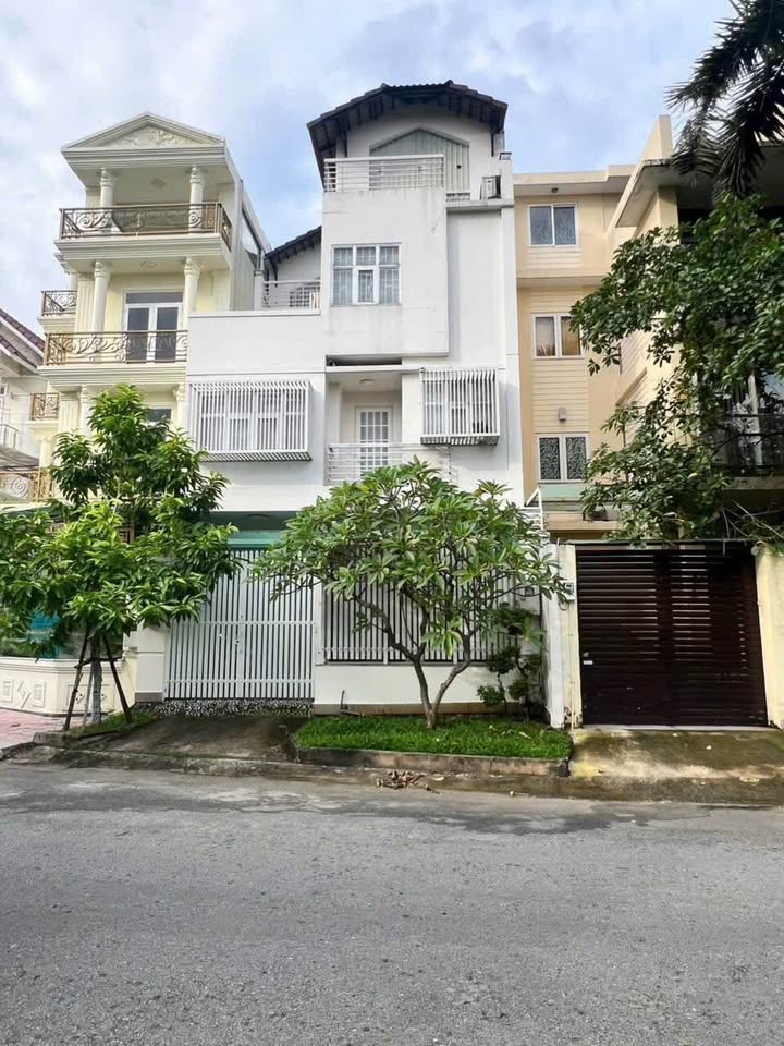 Nhà phố Tân Quy Đông quận 7, 112m² giá 25.3 tỷ - View sông tuyệt đẹp!