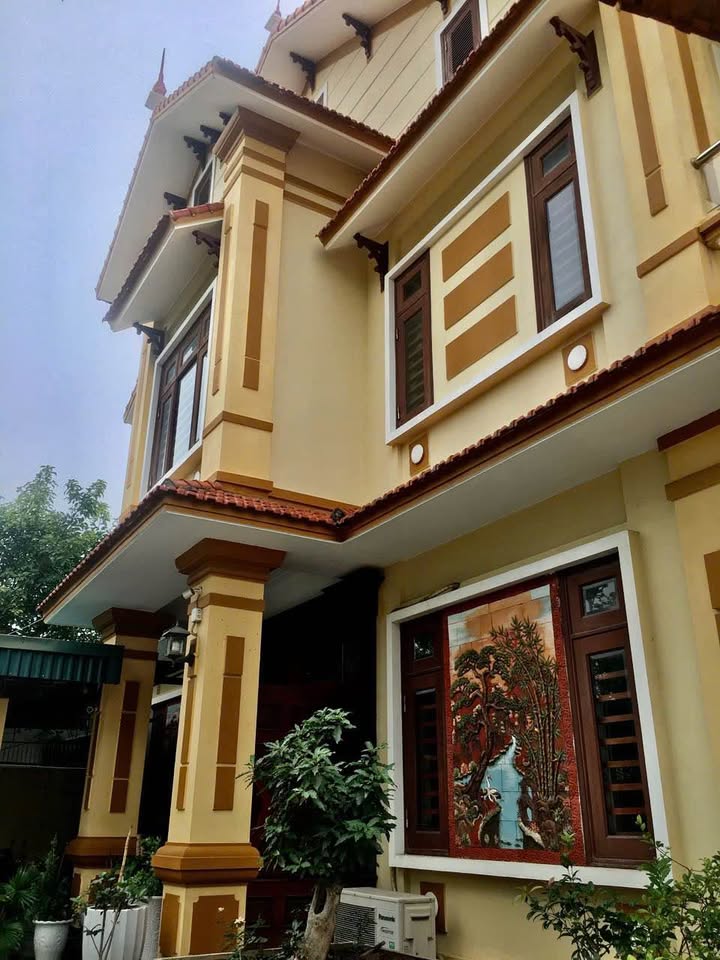 Biệt thự góc 3 tầng Bãi Cháy, Hạ Long 300m² - Sẵn sàng vào ở ngay!