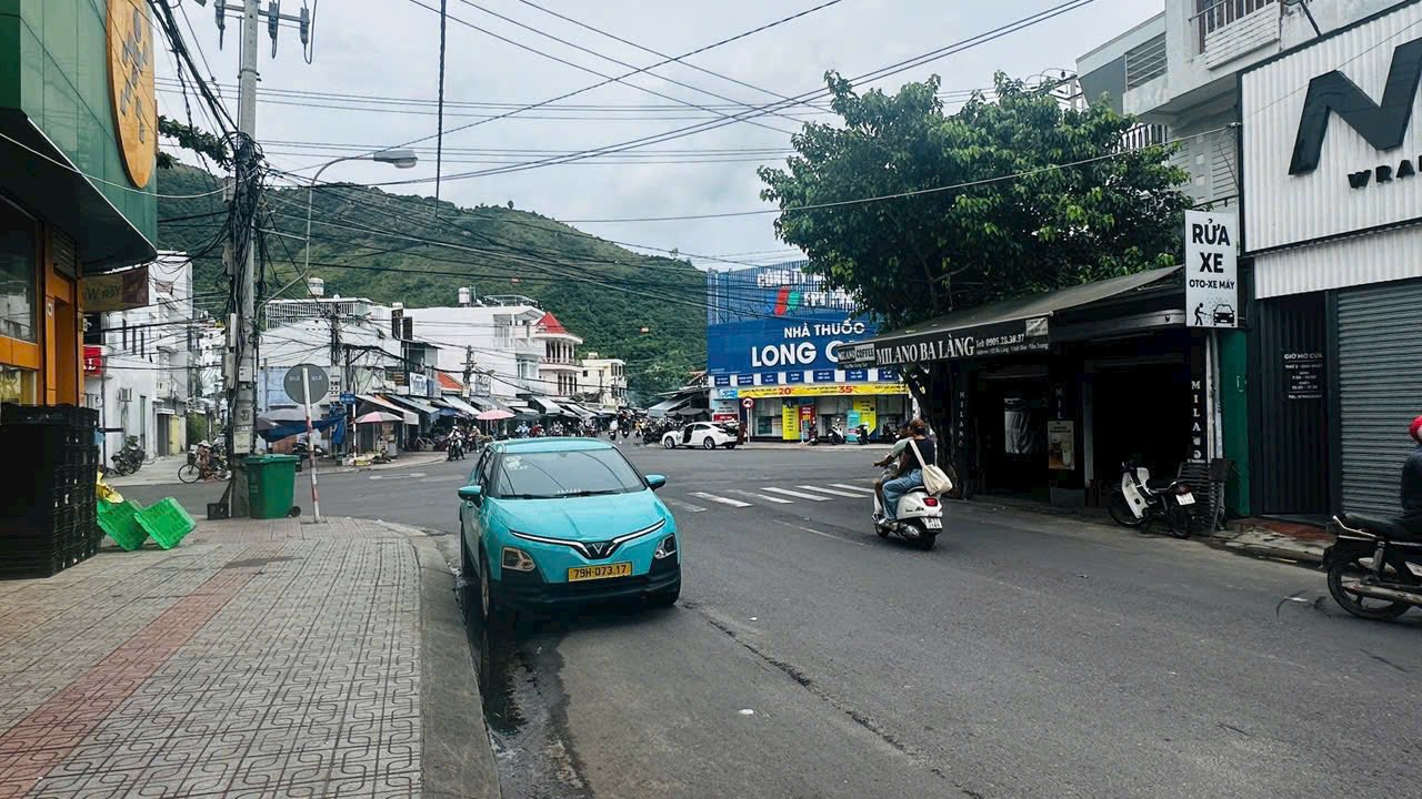 Nhà cho thuê mặt tiền đường Dương Hiến Quyền Vĩnh Hòa 281m² giá 38 triệu - Phù hợp ở và làm văn phòng!