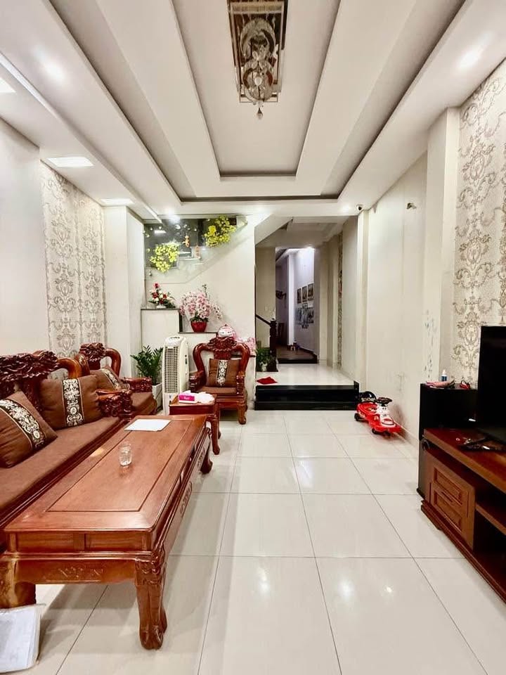 Nhà bán Bình Trị Đông 40m² giá 4.3 tỷ - Hẻm xe hơi 5m, đúc 2 tầng BTCT!