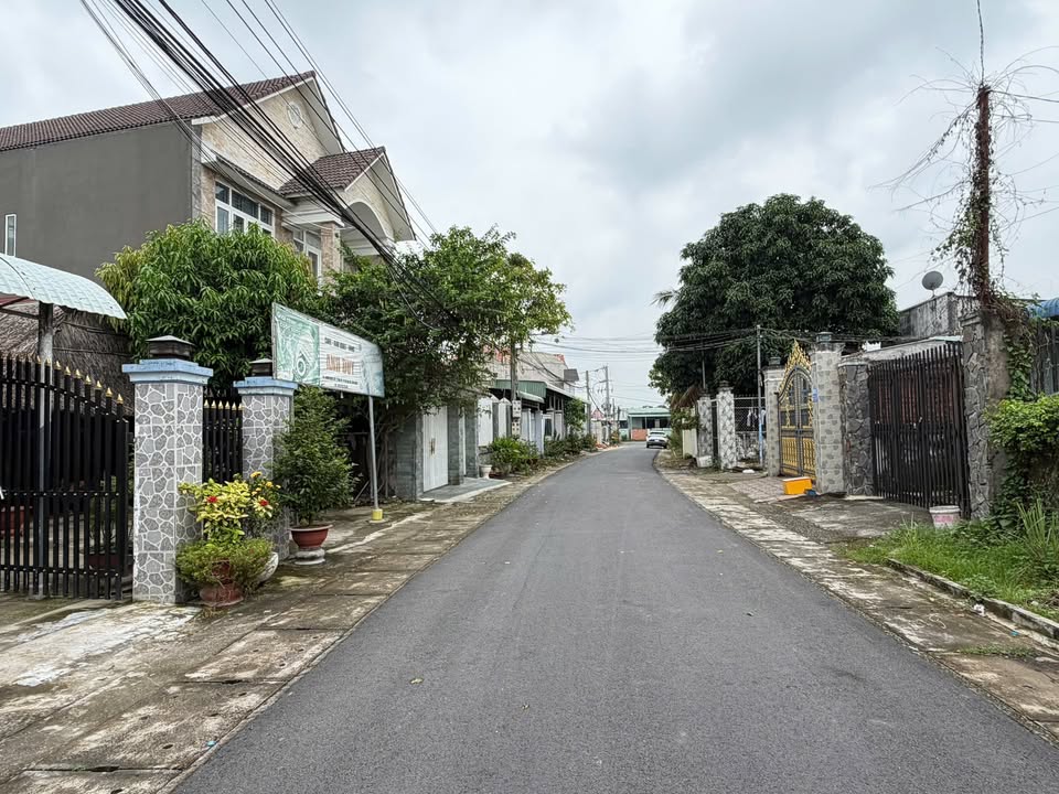 Nhà mặt tiền đường DX 015 Phú Mỹ 145m² giá 3.49 tỷ - Gần chợ và trường học!