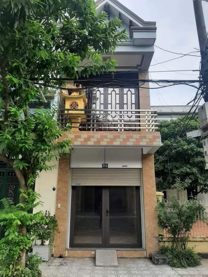 Nhà 2,5 tầng mặt đường Hùng Vương, 96m² - Chính chủ, giá rẻ hơn thị trường 1 tỷ!