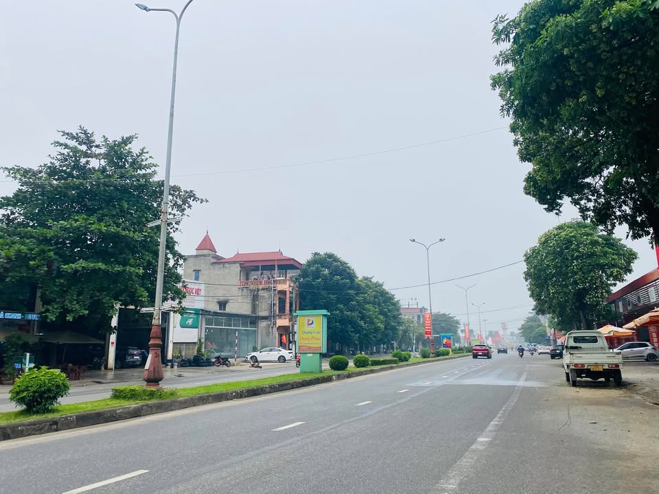 Cho thuê nhà mặt tiền đường Hùng Vương, phường Thành Miếu, giá thỏa thuận - Vị trí đắc địa gần BigC!