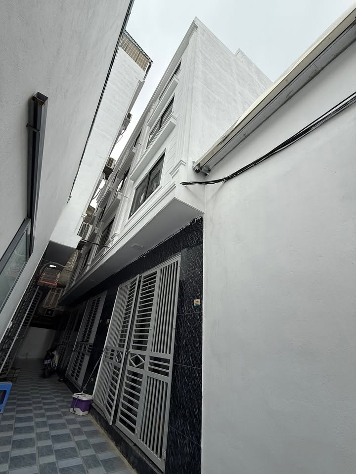 Nhà thuê nguyên căn 4.5 tầng 34m² Ngõ 135 Cầu Cốc - Tiện nghi đầy đủ