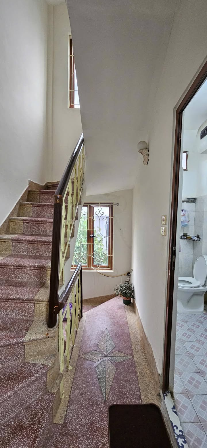 Nhà phố Giảng Võ Đống Đa 35m² giá 12 triệu - Sẵn sàng vào ở ngay!