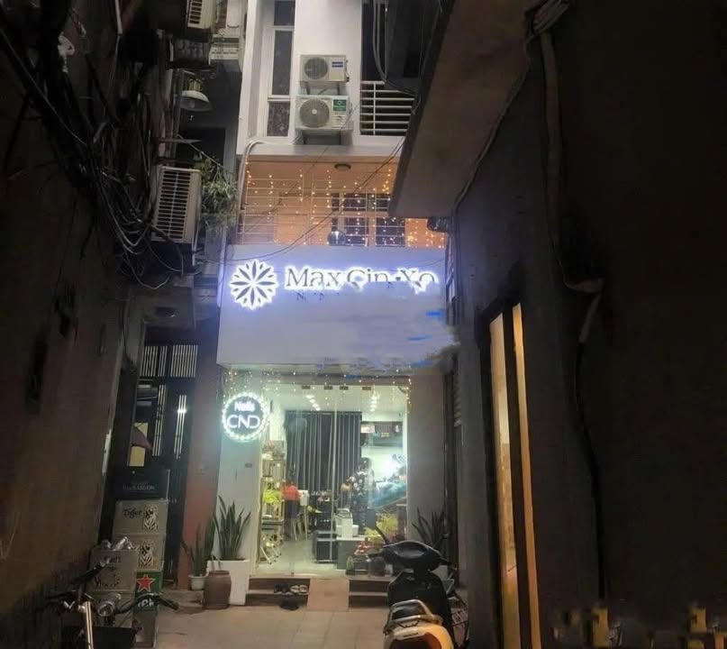 Cho thuê FrontHouse 30m² phố Phan Chu Trinh, Hoàn Kiếm - Giá chỉ 11 triệu!