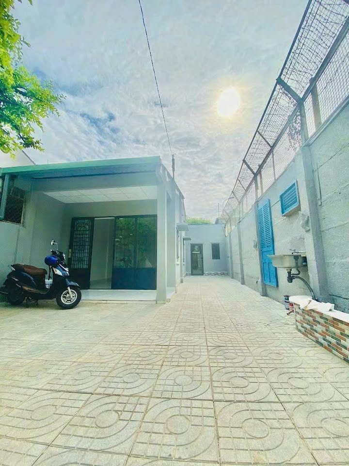 Nhà nguyên căn Trường Thọ 126m² giá 12 triệu/tháng - Sân rộng thoáng mát!