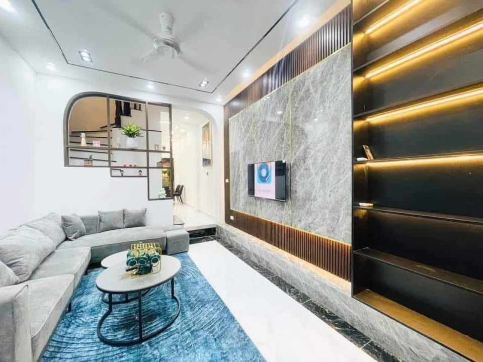 Nhà 4 tầng Giang Biên 40m² giá 3 tỷ - Thiết kế đẹp, sẵn sàng giao dịch!