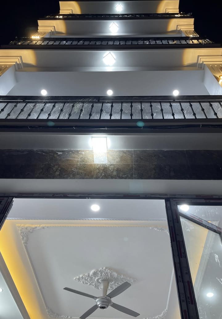 Nhà 5 tầng mới xây Thọ Am, Liên Ninh, 55m² giá 6.3 tỷ - Lô góc 2 mặt thoáng!