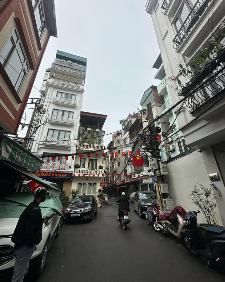 Nhà riêng Văn Miếu Đống Đa 45m² giá 15 tỷ - Sống chuẩn trung tâm, 3 mặt thoáng!