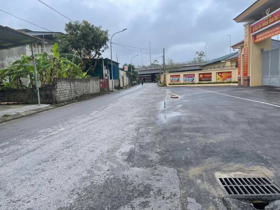 Nhà phố 2 tầng mặt đường Bùi Hiển, Nghi Kim 106.8m² giá 4.8 tỷ - Đầu tư sinh lời ngay!