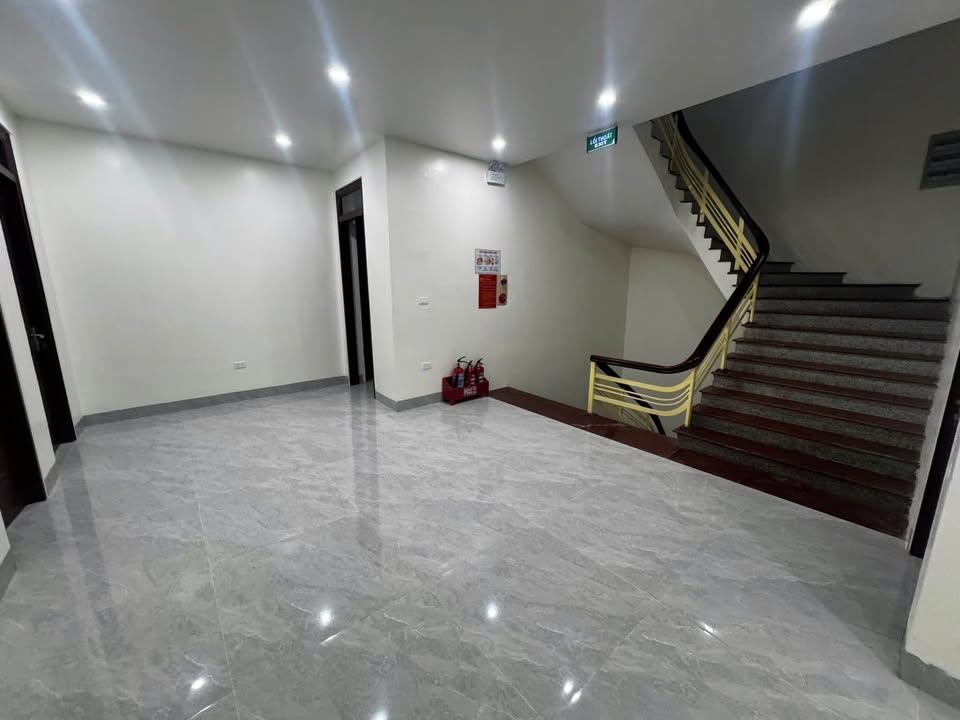 Khách sạn cho thuê khu ĐT Hoà Vượng 14 phòng - Thiết kế sang trọng, giá 110 triệu/tháng!