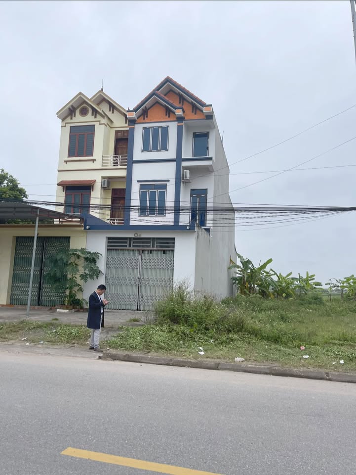 Đất nền Việt Ngọc Tân Yên 100m² giá 2.3 tỷ - Vị trí đẹp, kinh doanh thuận lợi!