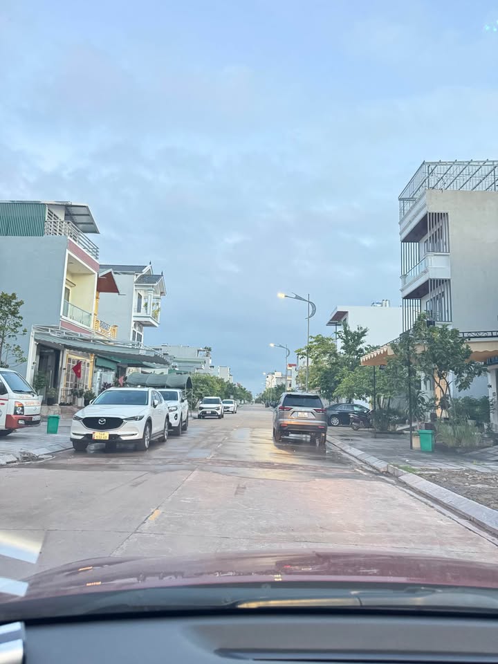 Đất nền Móng Cái 90m² giá 2.3 tỷ - Khu dân cư sầm uất, đầu tư sinh lời!