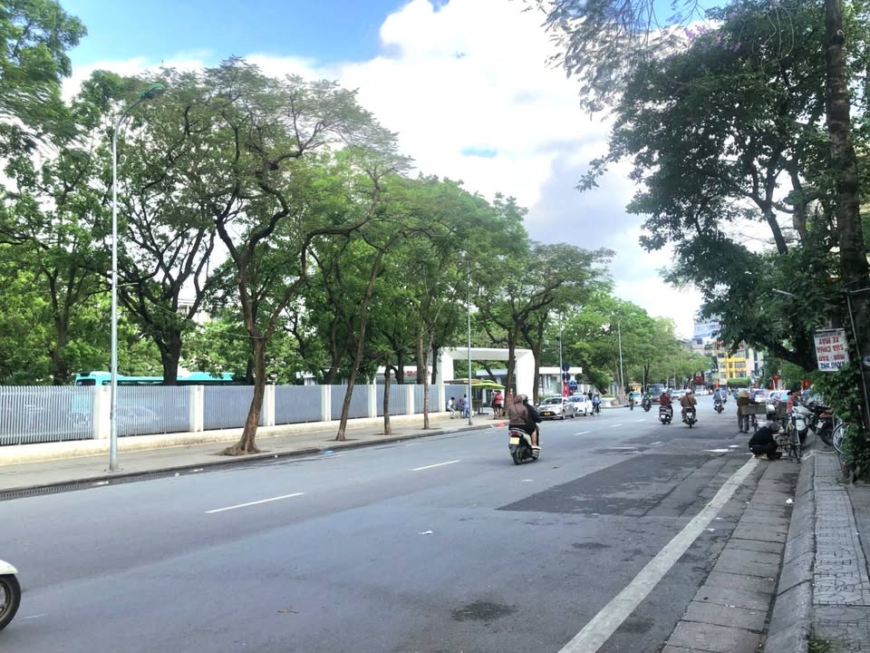 Đất phố Ngọc Hà 70m² giá 19.5 tỷ - Vị trí đắc địa đối diện Lăng Bác!