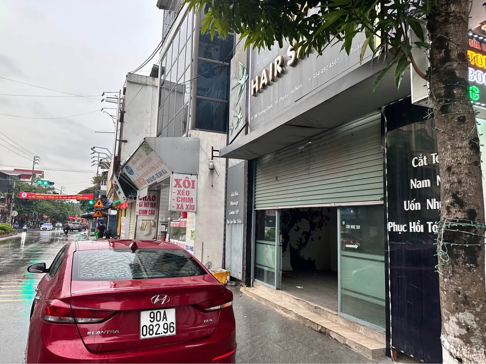 Cho thuê nhà phố Trường Chinh Phủ Lý - Diện tích rộng, địa điểm kinh doanh lý tưởng!
