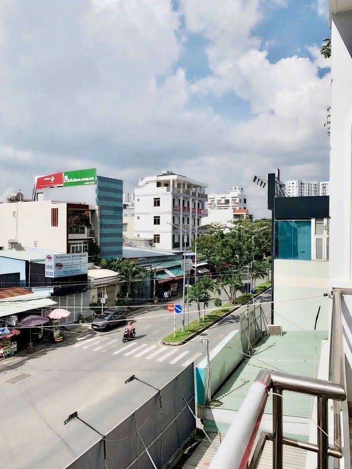 FrontHouse mặt tiền Phú Thuận, Quận 7, 77m² giá 16.9 tỷ - Kinh doanh sinh lời ngay!