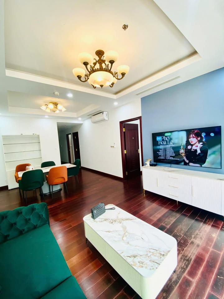 Căn hộ 2 phòng ngủ tại Royal City - 105m², đồ mới hoàn toàn, giá thỏa thuận!