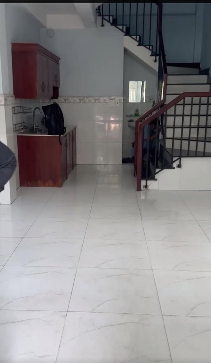 Nhà cho thuê Lạc Long Quân, Quận 11, 28m² giá 15 triệu - Phù hợp kinh doanh và ở gia đình!