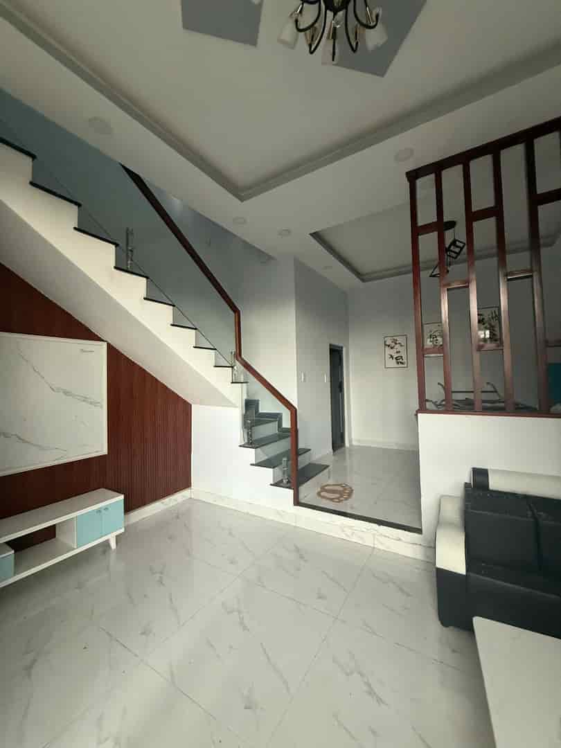 Nhà 1 trệt 2 lầu tại Bình Chánh 50m² giá 1.7 tỷ - Sổ hồng riêng chính chủ!