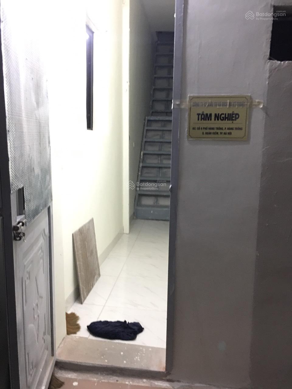 Cho thuê căn hộ khép kín tầng 4 tại Hàng Trống, 30m² - Nhà mới, đầy đủ tiện nghi!