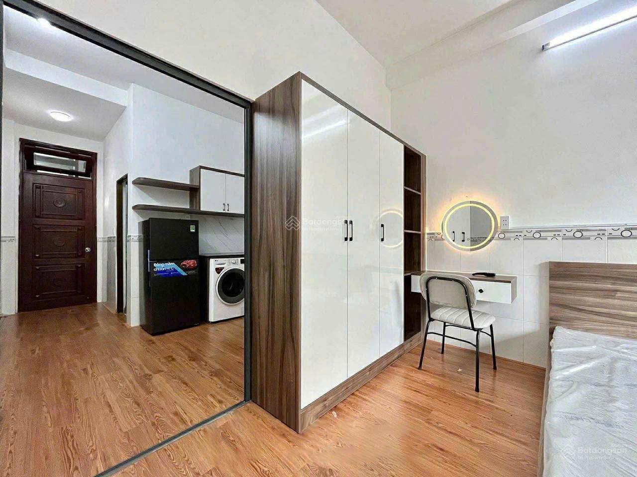 Căn hộ cao cấp 1 phòng ngủ tách bếp ngay trung tâm Quận 5 giá 8.5 triệu - Đầy đủ nội thất hiện đại!