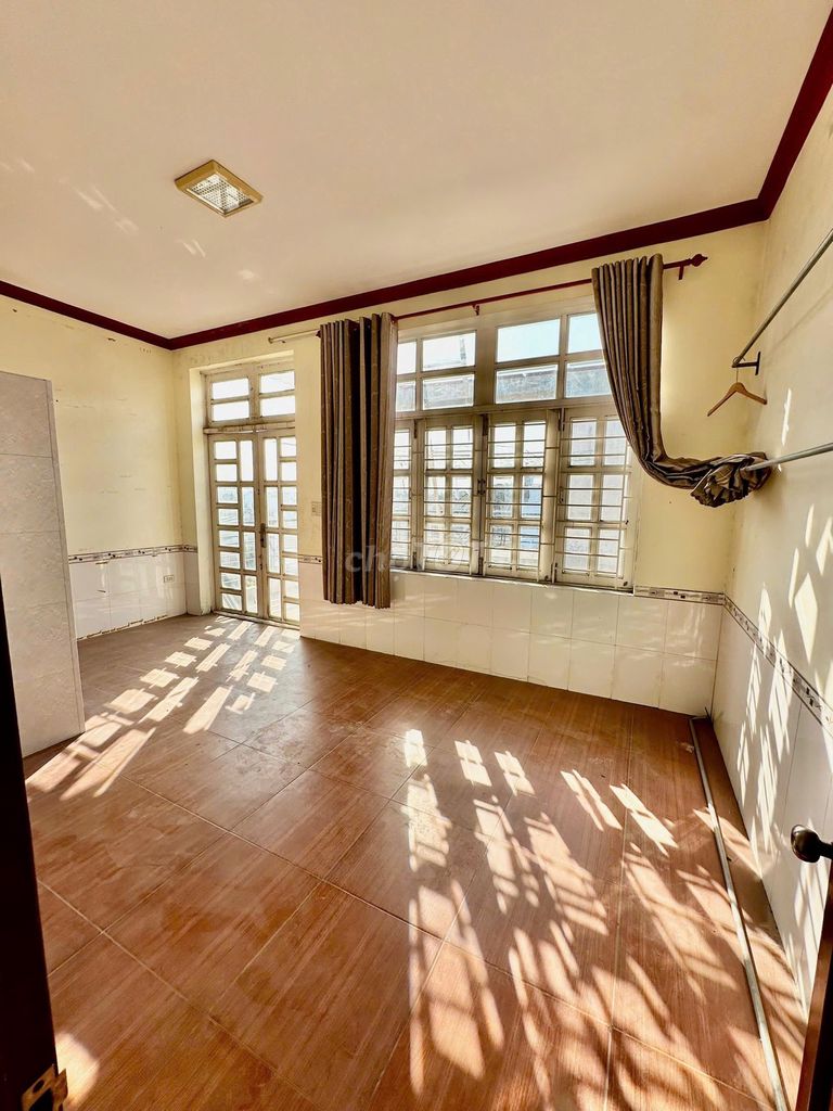 Phòng trọ 40m² gần Trường Đại học Nguyễn Tất Thành chỉ 3.2 triệu - Không chung chủ, giờ giấc tự do!