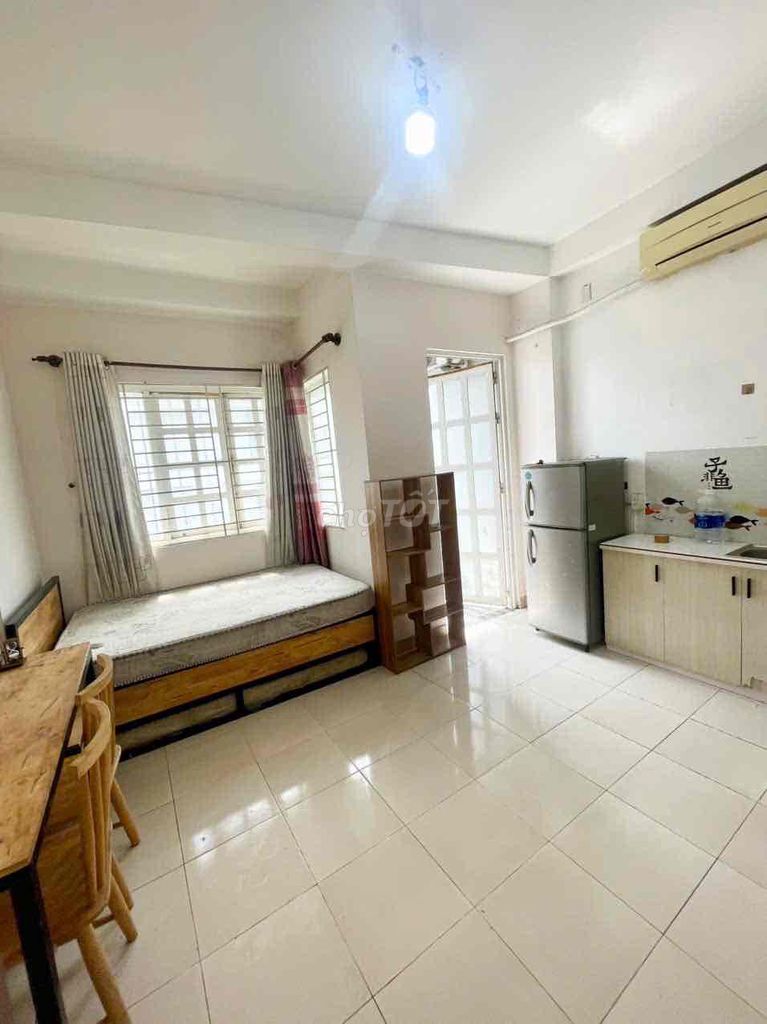 Căn hộ Studio Ban Công 30m² giá 4.9 triệu - Gần Đại Học Hutech