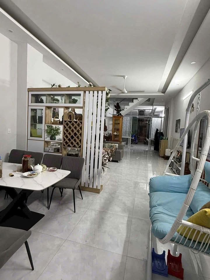 Nhà mặt tiền kinh doanh Phường Duy Tân, Kon Tum 125m² giá 3 tỷ - Dọn vào ở ngay!