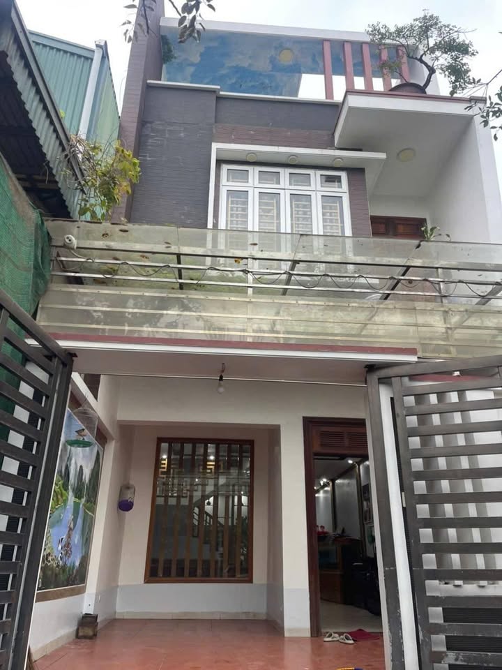 Nhà 3 tầng phố Phong Đoài, Ninh Phong, 108m² giá 6 tỷ - Vị trí đắc địa, ô tô tránh nhau!