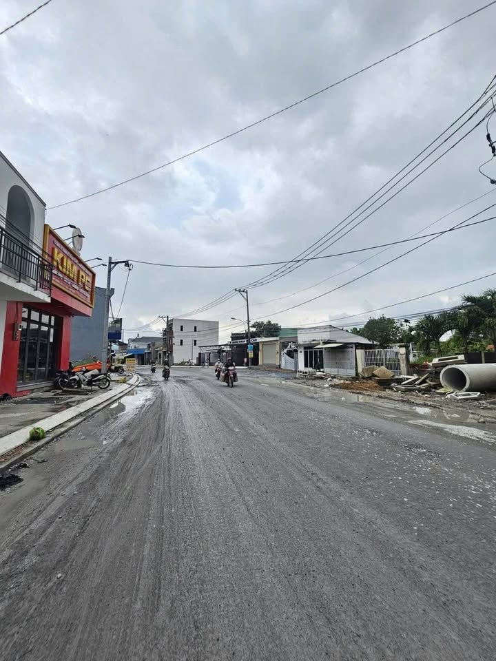 Nhà bán Hóc Môn 30m² giá 1.65 tỷ - Sẵn sàng vào ở ngay!